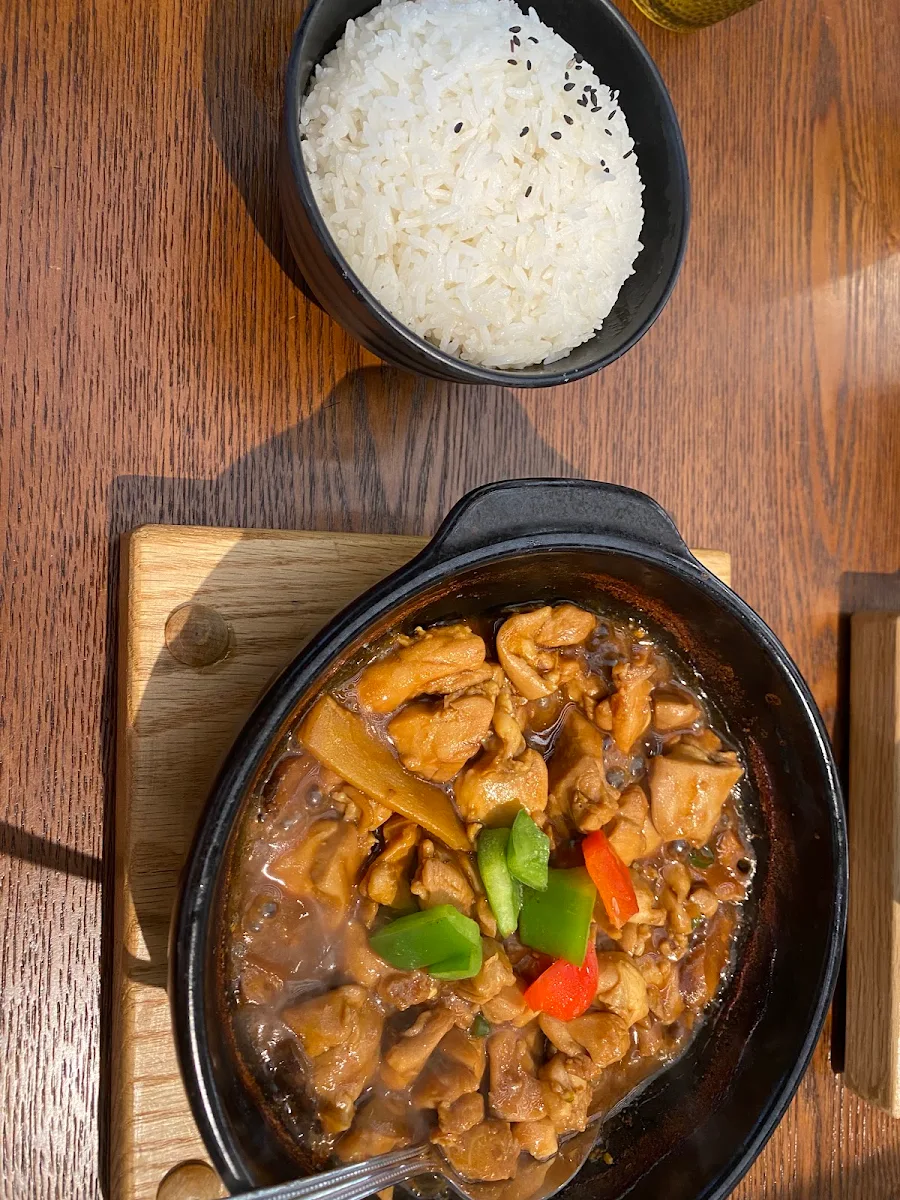 braised chicken with rice boneless 无骨黄焖鸡米饭